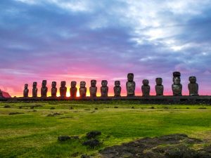 Entdecken Sie den Zauber von Rapa Nui mit seinen Stränden, Vulkanen und attraktiven versteckten Orten.