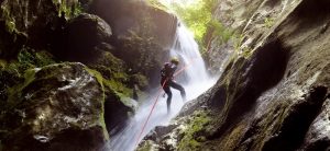 ¡Todo lo que debes saber para practicar Canyoning en Chile!