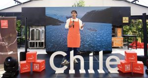"Es inigualable": Chris Carpentier defiende la gastronomía chilena