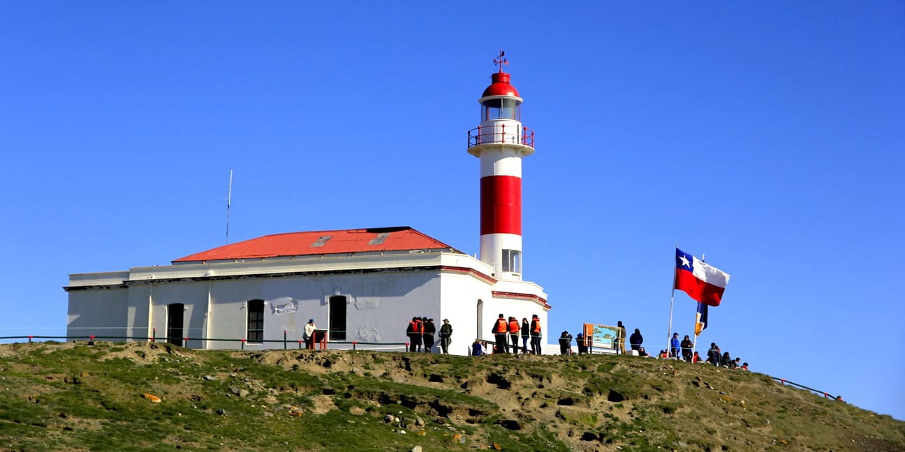 History, navigation, and panoramic views in the Strait of Magellan 